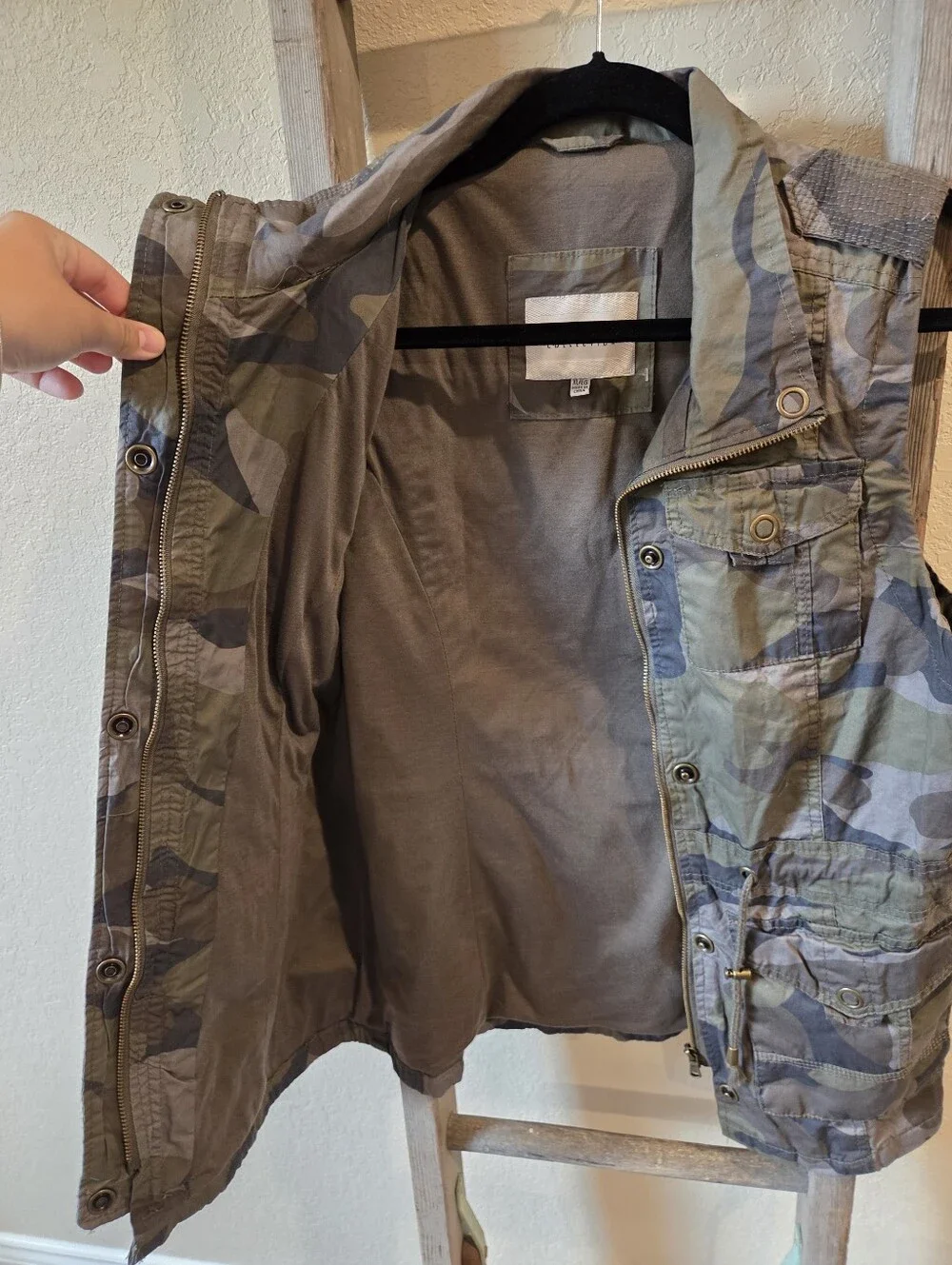 Snobbish Sleeveless Camo Utility Vest - Olive & Gray - Size XL